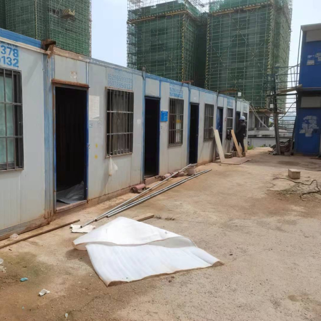 八步\\厂房拆除回收：让废弃建筑重获新生\\